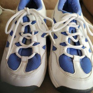 Z coil tennis shoes size 6